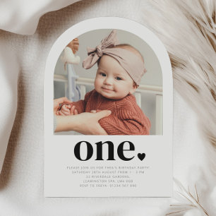One Heart Arch Photo First Birthday-inbjudan Inbjudningar