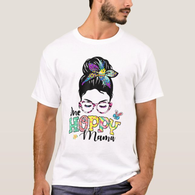 One Hoppy Mamma Bunny Påsk Day Messy Bun Leopard T Shirt (Framsida)