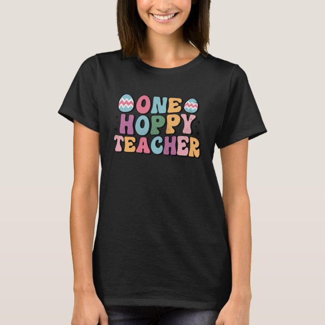One Hoppy Teacher Groovy Retro Teacher Easter Day  T Shirt (Framsida)