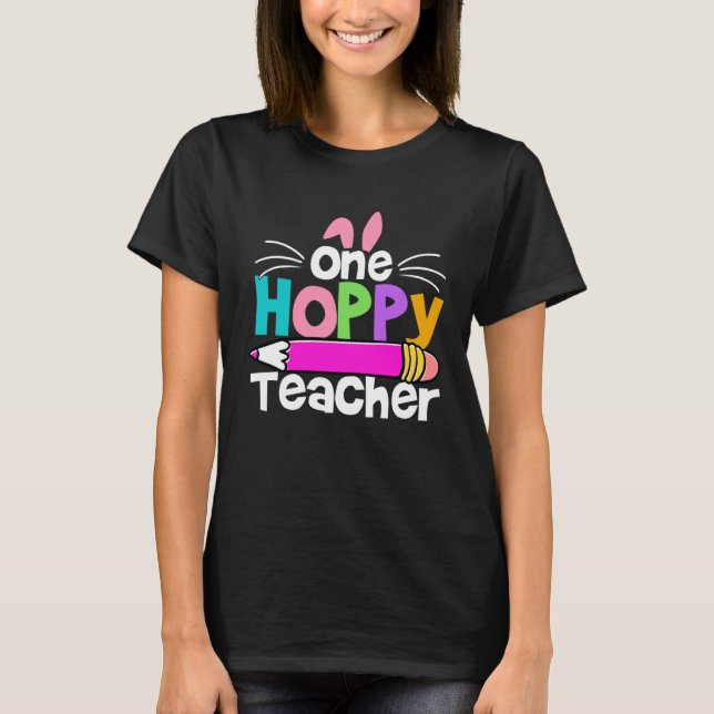 One Hoppy Teacher Groovy Retro Teacher Easter Day  T Shirt (Framsida)
