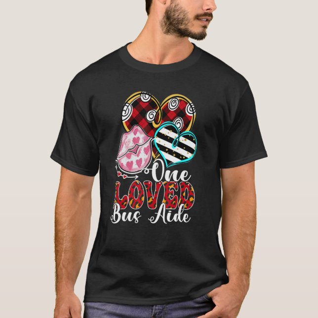 One Loved Bus Aide Kissing Heart Funny Valentine's T Shirt (Framsida)