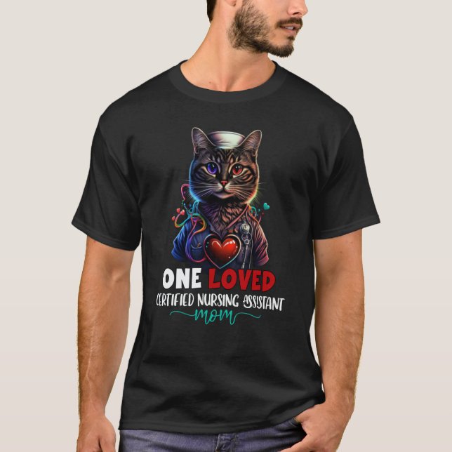 One Loved Certified Nursing Assistant Mom Cat Moth T Shirt (Framsida)
