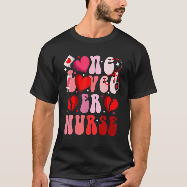 One Loved ER Nurse Hearts Valentine's Nurse Emerge T Shirt (Framsida)