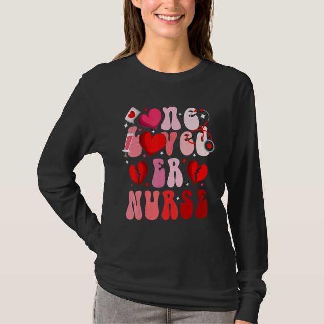 One Loved ER Nurse Hearts Valentine's Nurse Emerge T Shirt (Framsida)