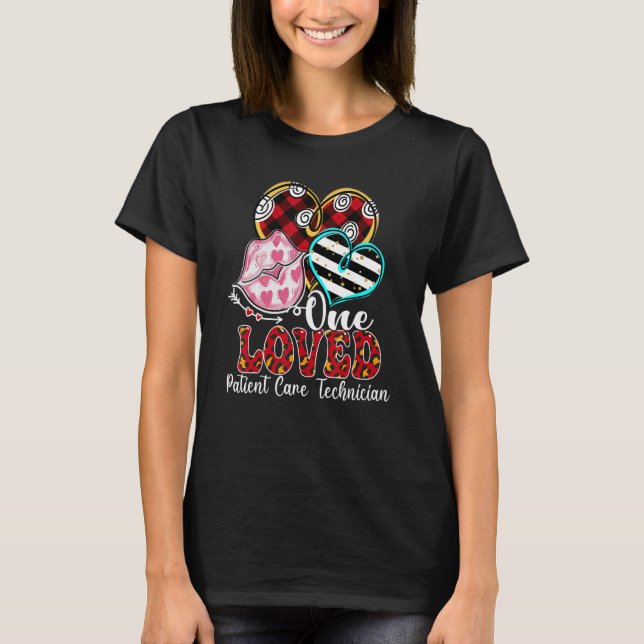 One Loved Patient Care Technician Valentine's Day T Shirt (Framsida)