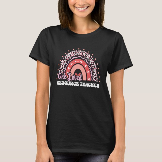 One Loved Resource Teacher Groovy Valentine's Day  T Shirt (Framsida)