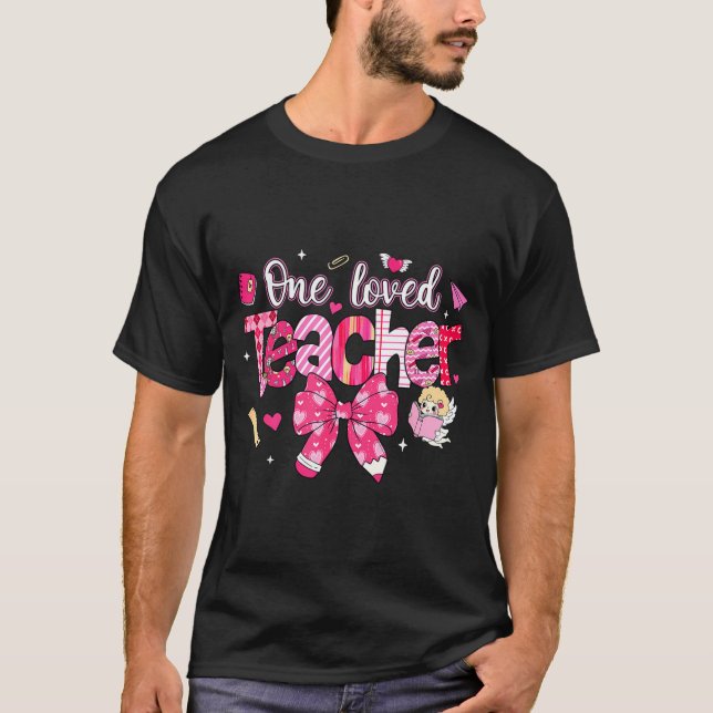 One Loved Teacher Coquette Bow Pencil Valentine Gi T Shirt (Framsida)