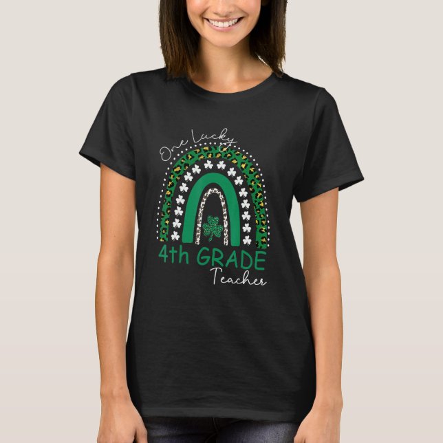 One Lucky 4th Grade Teacher St. Patrick's Day 2023 T Shirt (Framsida)