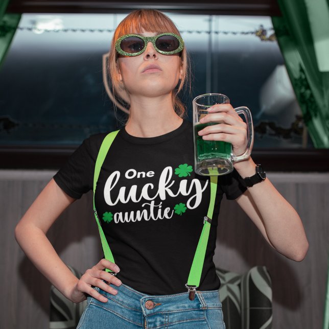 One Lucky Auntie Funny St Patrick Day T Shirt (Skapare uppladdad)