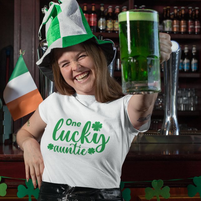 One Lucky Auntie Funny St Patrick Day T Shirt (Skapare uppladdad)