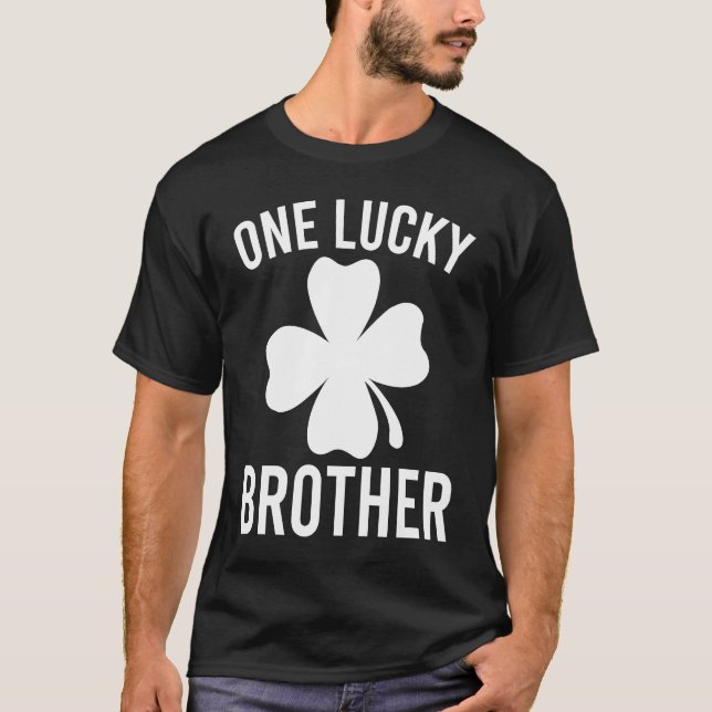 One Lucky Brother St patricks day Bro Irish Shamr T Shirt (Framsida)
