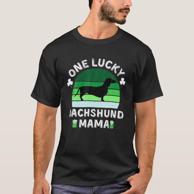 One Lucky Dachshund Mama Funny St Patrick's T Shirt (Framsida)