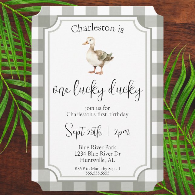 "One Lucky Ducky" Cute Picnic First Födelsedagsfes Inbjudningar (one lucky ducky first birthday party gender neutral 1st bday for baby boy or girl green picnic cute)