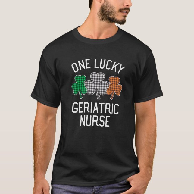 One Lucky Gerimic Nurse St patrick's day Irish F T Shirt (Framsida)