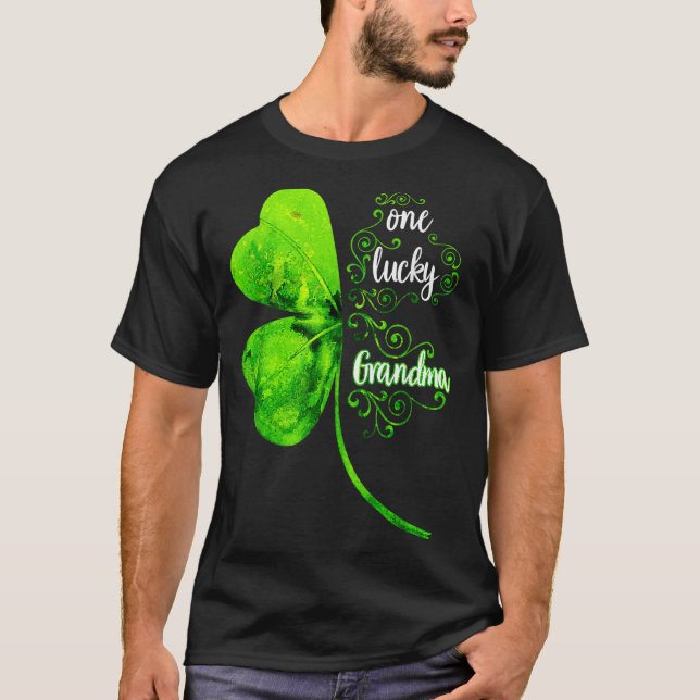 One Lucky Grandma Shamrock Grandma St Patricks Day T Shirt (Framsida)