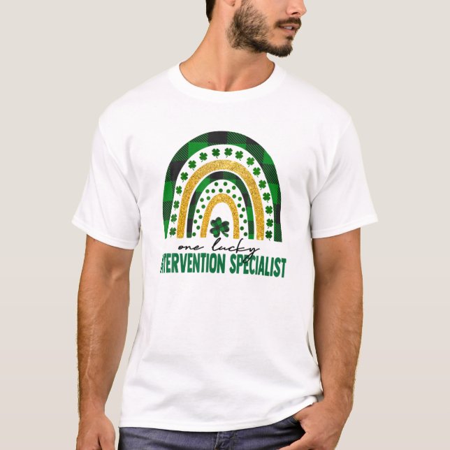 One Lucky Intervention Specialist Rainbow St Patri T Shirt (Framsida)