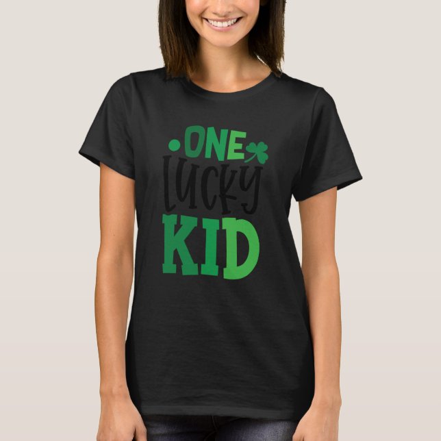 One Lucky Kid C Shamrock Irish Ireland T Shirt (Framsida)