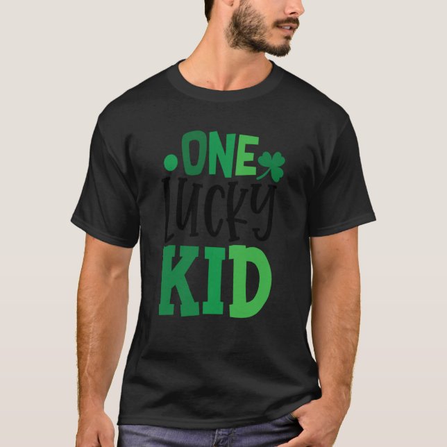 One Lucky Kid C Shamrock Irish Ireland T Shirt (Framsida)