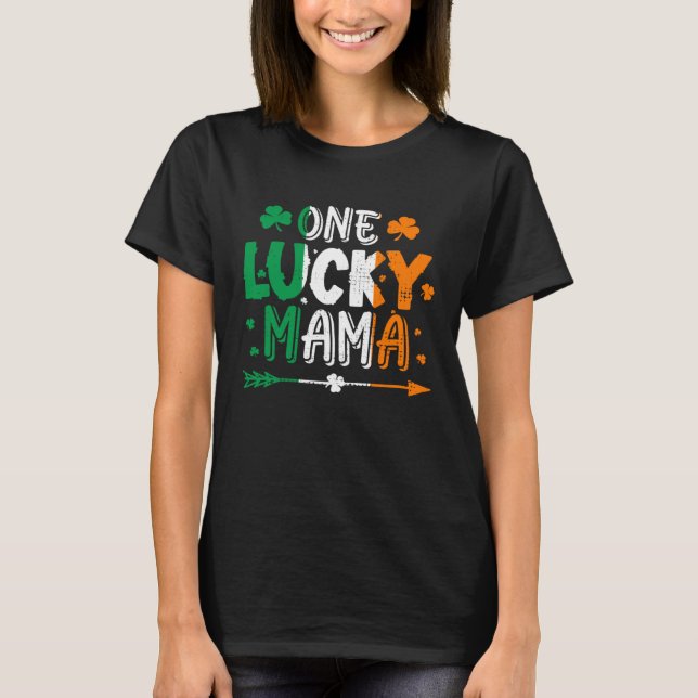 One Lucky Mama St Patricks Day Irish Flag Ireland  T Shirt (Framsida)