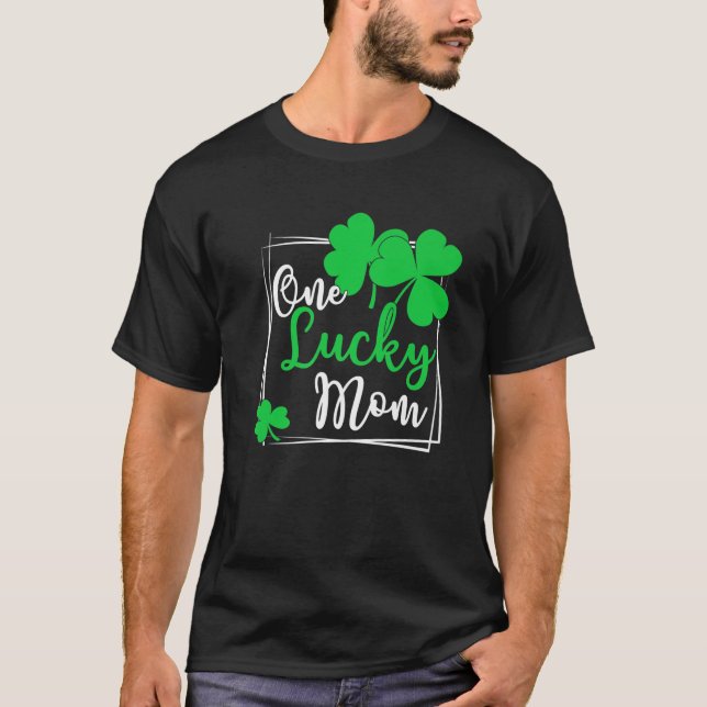 One Lucky Mamma Tee - Lönsam St patrick's day (Framsida)