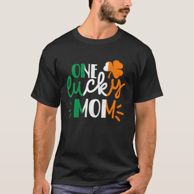 One Lucky Mom St Patricks Day Irish Flag Ireland F T Shirt (Framsida)