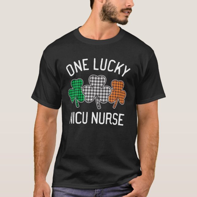 One Lucky NICU Nurse St patrick's day Irish Flagga T Shirt (Framsida)