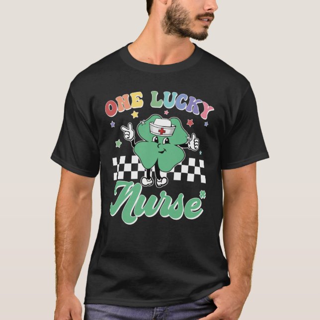 One Lucky Nurse ICU RN Retro Groovy Patrick's Day  T Shirt (Framsida)