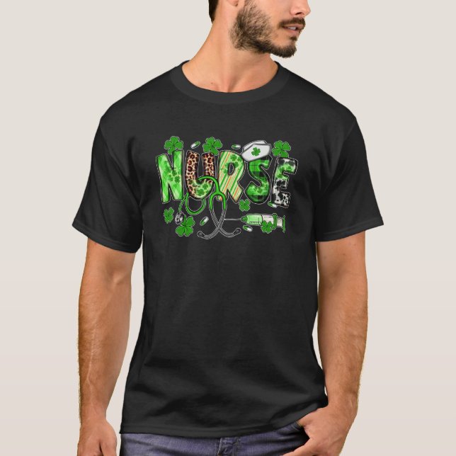 One Lucky Nurse ICU RN Retro Groovy Patrick's Day  T Shirt (Framsida)