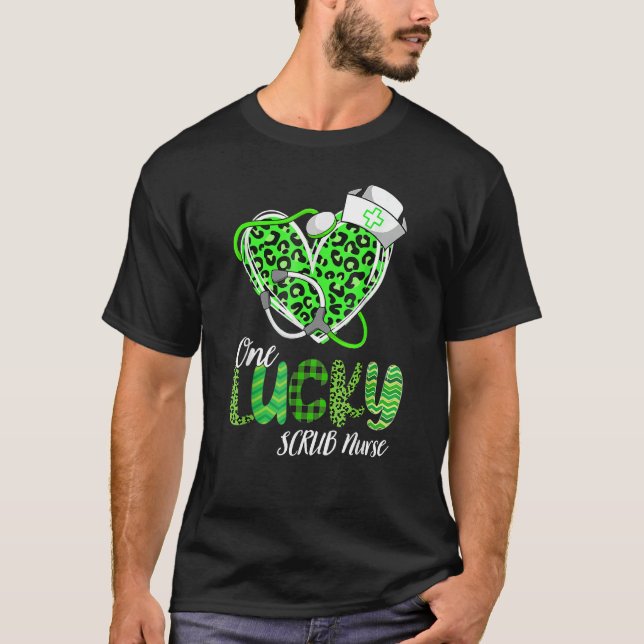 One Lucky Nurse Scrub RN ICU ER St Patricks Day Nu T Shirt (Framsida)