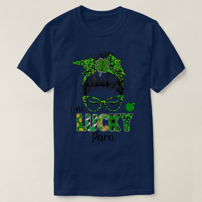 One Lucky Para Messy Bun Shamrock St patrick's day T Shirt (Design framsida)