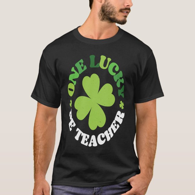 One Lucky PE Teacher Irish C St Patrick's Day  1 T Shirt (Framsida)