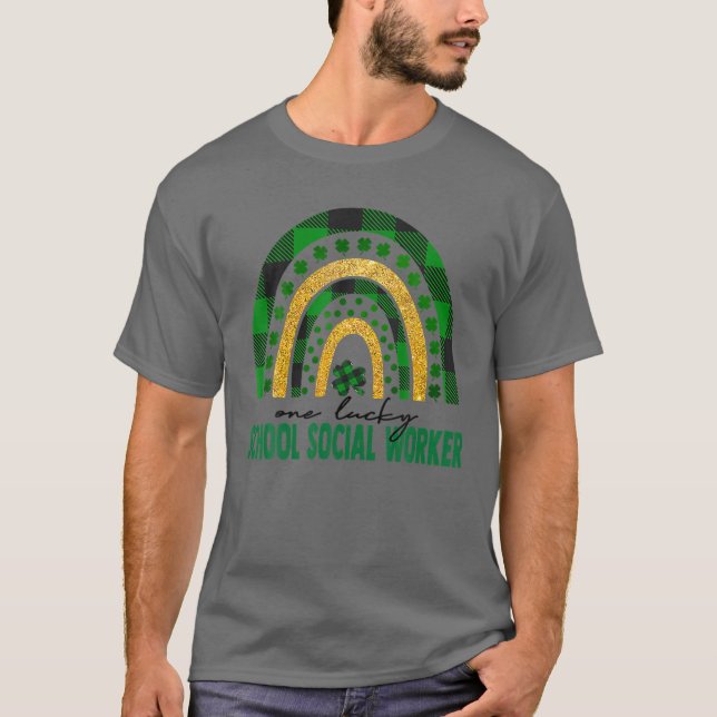 One Lucky School Social Worker Rainbow St Patricks T Shirt (Framsida)