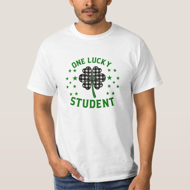 One Lucky Student – Shamrock Clover GraphicT-Shirt T Shirt (Framsida)