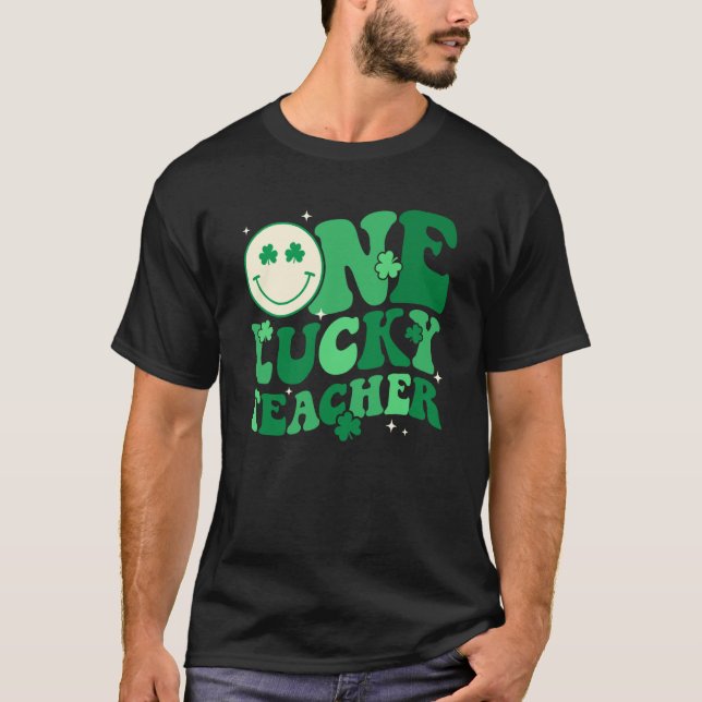 One Lucky Teacher Shamrock Groovy St Patrick's Day T Shirt (Framsida)