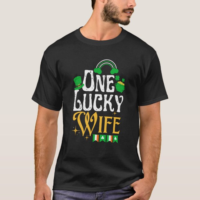 One Lucky Wife St Patricks Day Irish Shamrock Matc T Shirt (Framsida)