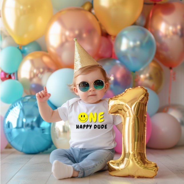 One Lycklig, 1:a födelsedag Gult Smiley T Shirt (Skapare uppladdad)