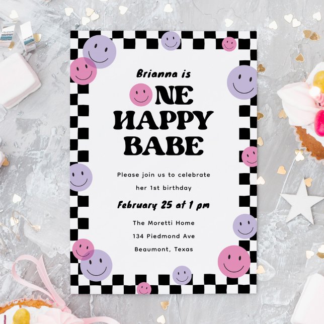 One Lycklig Babe Smiling Ansikte 1:a födelsedag Pa Inbjudningar ("One happy babe" pink 1st birthday party invitation with smiling faces)