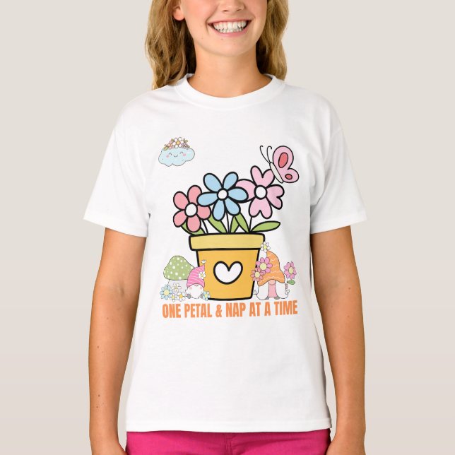 One Petal and Nap at a Time Cute Gnomes & Flowers T Shirt (Framsida)
