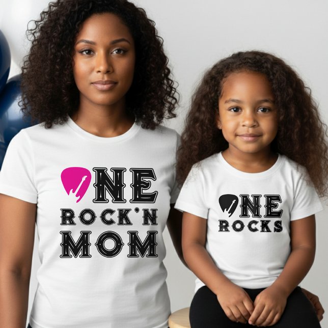 One Rock'n Mom Guitar Pick Parent Birthday T Shirt (Skapare uppladdad)