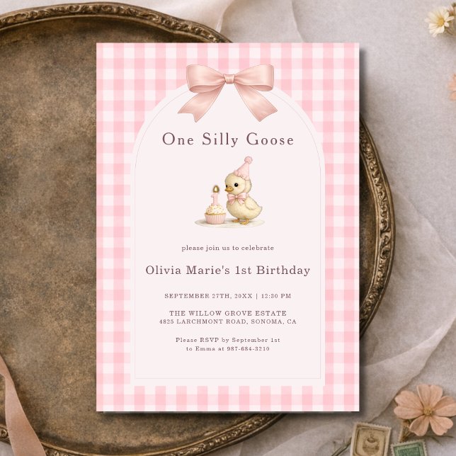 One Silly Goose Gingham Pink Bow Girl 1st Birthday Inbjudningar (Skapare uppladdad)