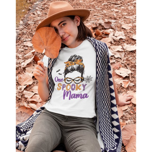 One Spooky Mama Funny Halloween Mom T Shirt (Skapare uppladdad)