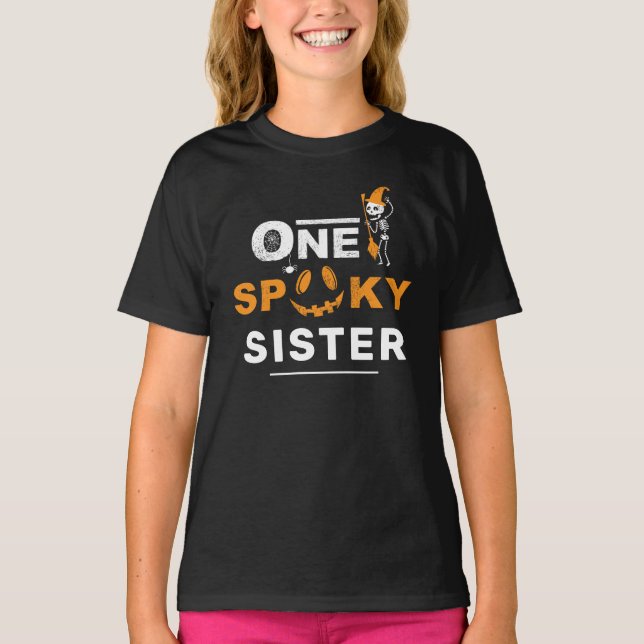 One Spooky Sister Halloween Matching Family Anpass T Shirt (Framsida)