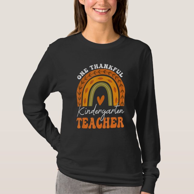 One Thankful Kindergarten Teacher Rainbow Thanksgi T Shirt (Framsida)