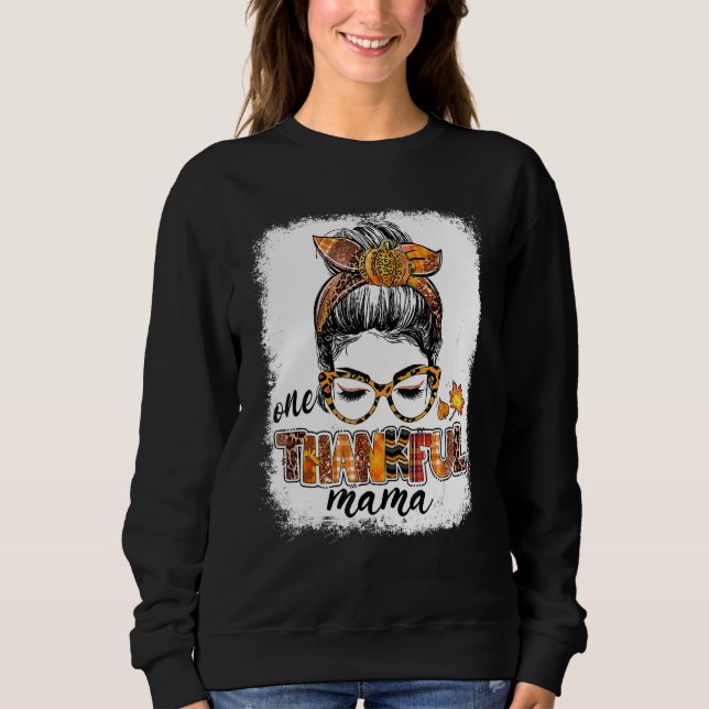 One Thankful Mama Messy Bun Fall Leaves Autumn Tha T Shirt (Framsida)