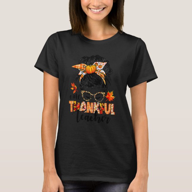 One Thankful Teacher Messy Bun Fall Autumn Thanksg T Shirt (Framsida)