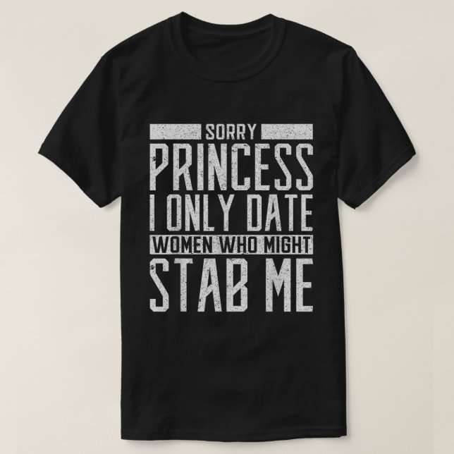 Only Date Women Who Might Stab Me Shirt T Shirt (Design framsida)