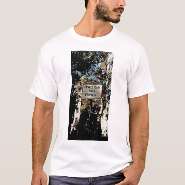 Onödigt stoja t-shirt (Framsida)