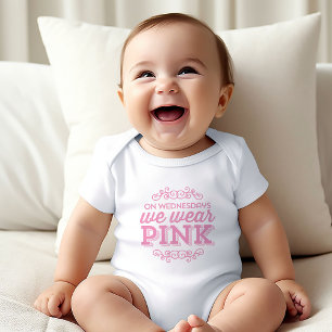 Onsdagar: Vi Bäror Rosa Funny Quote T-shirt