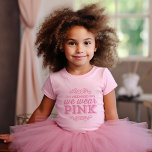 Onsdagar: Vi Bäror Rosa Funny Quote Tee<br><div class="desc">Cute Funny Girly Typografisk design med en humoristisk,  funn filmcitat med texten "På onsdagar Bära Rosa"</div>