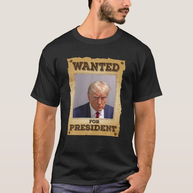 Önskad för president 2024: Trump Mugg Shot Aldrig  T Shirt (Framsida)